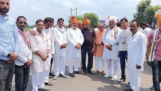RCDBiaora's tweet photo. आज किसान न्याय यात्रा की हुंकार भरी रैली में ब्यावरा से राजगढ़ जाते हुए सभी किसान भाइयों के साथ।
#kisan nyay yatra 2024
# mp congress https://t.co/NNftwrDgVP