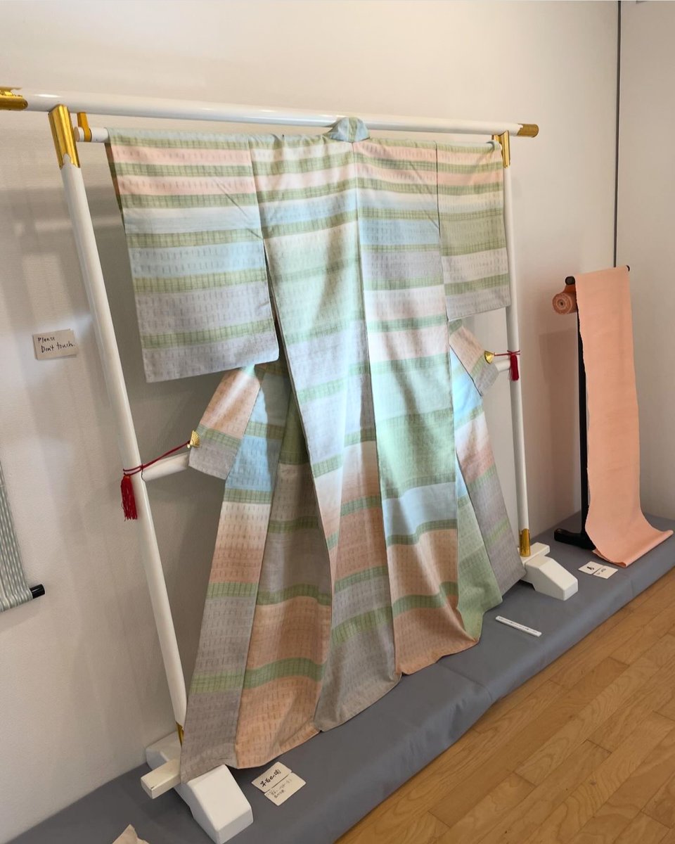 dojunkai's tweet photo. Kimono Exhibition by Akiko Tsuda - The World of Plant Dyeing and Weaving 20 Sep (Fri) - 23 Sep (Mon) 12-19pm (last day until 17:00)
Exhibition of pongee weave(TSUMUGI) kimonos and accessories by Akiko Tsuda, a dyeing and weaving artist living in Saga at the foot of Mt Atago in Kyoto. She designs threads dyed with seasonal Saga plants and presents her work every year with beautiful titles. This exhibition focuses on works selected for the Japan Traditional Crafts Exhibition.

Japan Crafts Association HP Akiko Tsuda, List of works https://t.co/Hh1UxtK01h
Artist's instagram https://t.co/3K4WspYUh4
#kimono #Kyoto #Saga #Kogei #craft #tsumugi