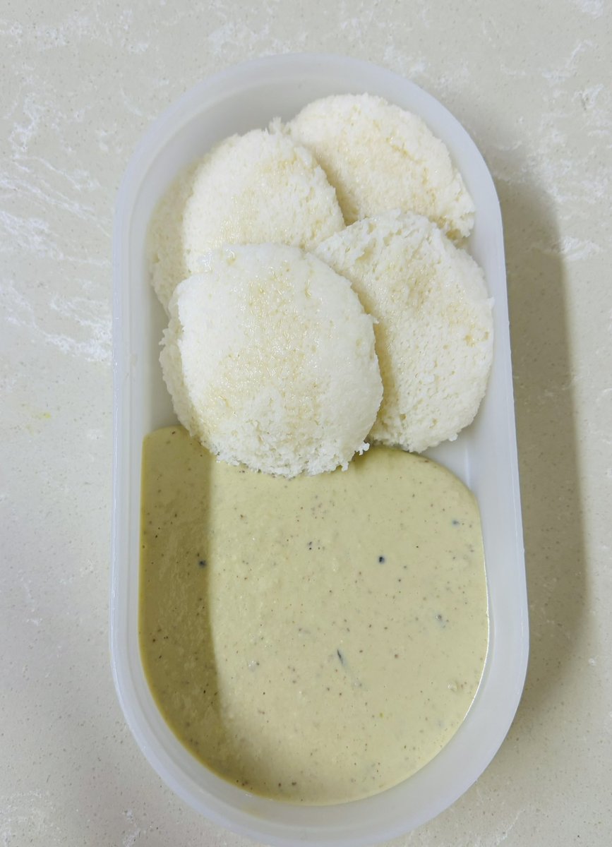 Akhila_doc's tweet photo. Yesterday morning, they were called urad dal and idli rava.
By night, they came together and became idli batter.
After fermenting nicely overnight, they turned into multiple idlis when steamed in the morning. 😅
Served with coconut chutney!"
#HappyBreakfasting #SaturdayMorning
#GoodMorningX