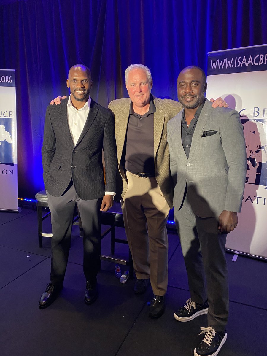 martinkilcoyne2's tweet image. Great night raising money for ⁦@IsaacBruce80⁩ foundation.   
⁦@marshallfaulk⁩ and Isaac with memories of 1999 #StlRams 
⁦@Cardinals⁩ will salute the #NFL champs on Saturday.