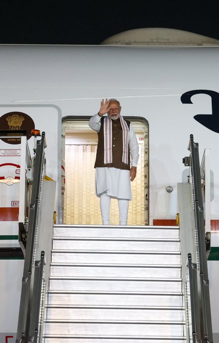 airnews_pune's tweet image. पंतप्रधान नरेंद्र मोदी 3 दिवसांच्या अमेरिका दौऱ्यासाठी रवाना.  

♦️ #Quad  नेत्यांच्या चौथ्या शिखर परिषदेत होणार सहभागी, संयुक्त राष्ट्र महासभेत पंतप्रधान &apos;समिट ऑफ द फ्युचर&apos; विषयासंबंधी संबोधित करणार.   

#PMModiUSAVisit #PMModiAtUN #SummitoftheFuture2024