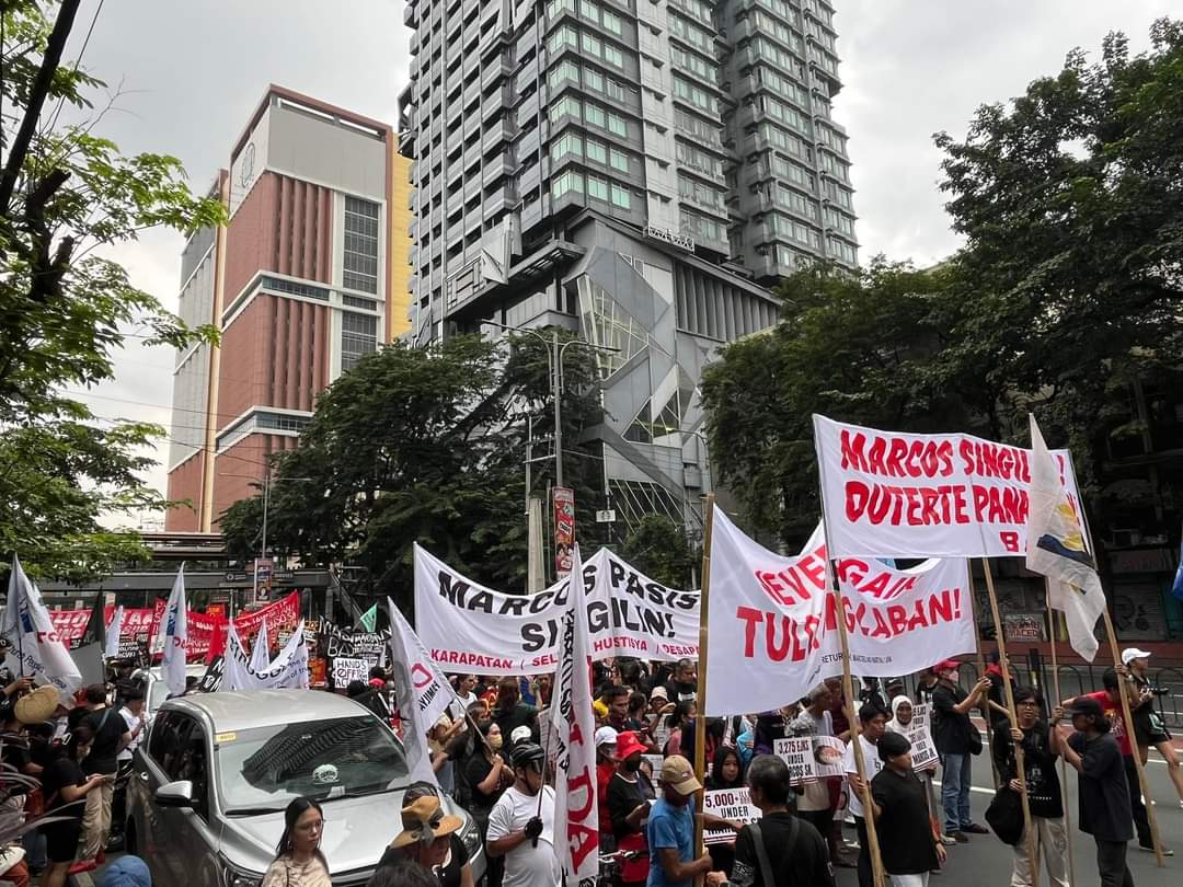 CONTEND_UP's tweet photo. NEVER AGAIN TO MARTIAL LAW!

Progressive teachers and educators join various sectors to denounce not only the dark history of the Marcos dictatorship, but also Martial Law's iterations that continued until today.

#NeverAgain
#NeverForget
#MartialLaw52
#DefendAcademicFreedom https://t.co/ARLL34p2tI
