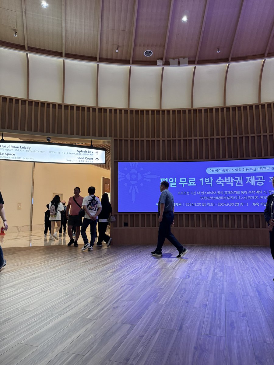 중콘 나눔시작합니다🥝 키위머리띠에 영현이 슬로건 다리에 있어요🦊
알티 보여주시고 하이파이브 해주세요!
어제 얼레벌레하다보니 수량이 아주 많지는 않아요💚 선착입니다💚