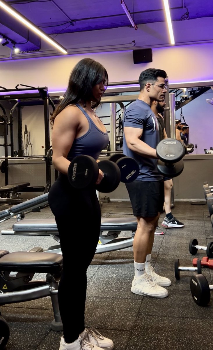 Do women really need to do high reps at lower weights? 

Is there really any difference between how a man and a woman should approach strength training? 

Read the entire thread to know the truth 👇