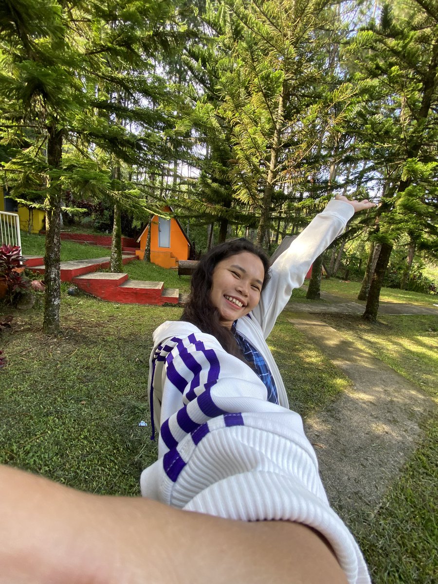 JoyBedico's tweet photo. First time makakita og daghang pine trees🌲😭 https://t.co/daUUdGlpah