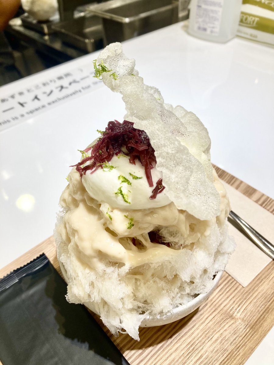 isetan_foodc's tweet photo. 開催中の「EAT&MEET SEA VEGETABLE 新しい海藻の世界」からおすすめの商品をご紹介します!
<あずきとこおり>
大人気の予約制かき氷専門店から、食感が楽しい海藻を使用した特別メニュー🍧食べ進めると、様々な食感や味わいが出てくるので驚きの連続です✨
#伊勢丹新宿店 #isetan #seavegetable https://t.co/hDqmAb20IT