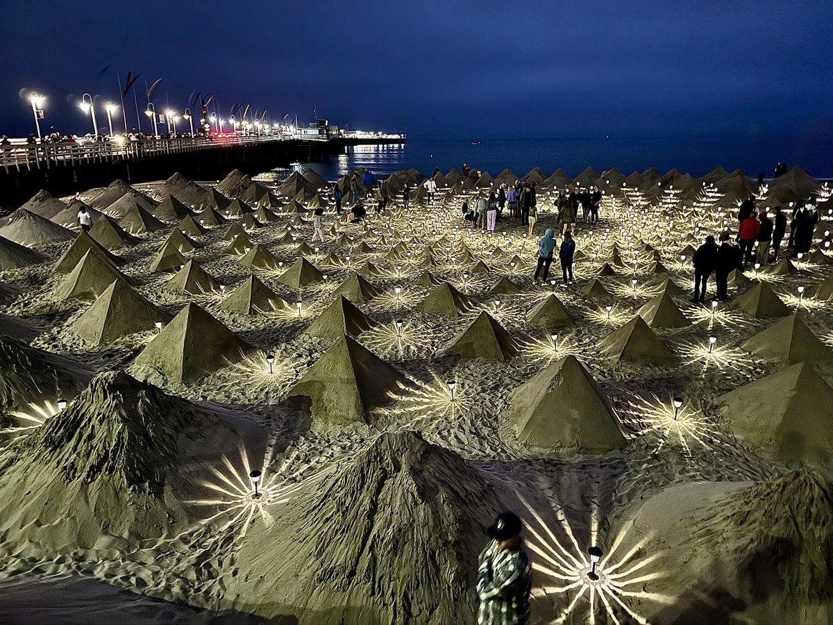 NativeSantaCruz's tweet photo. The pyramids of Cowell Beach at night! https://t.co/GYtIszVd5T