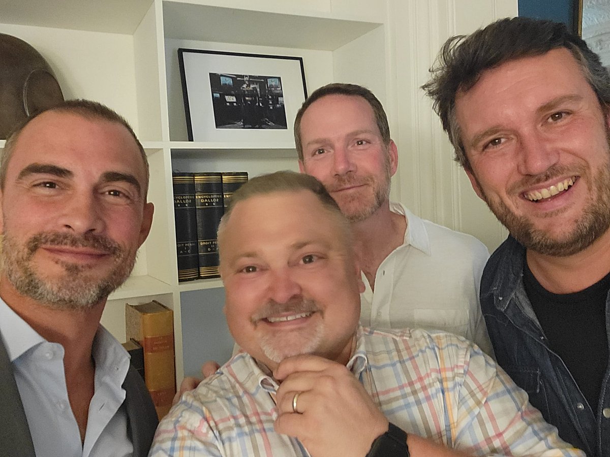 À mes nouveaux meilleurs amis ! (<a href="/matOdavy/">Mathieu Davy</a> &amp; <a href="/MeBenMairesse/">Benjamin MAIRESSE</a> ) Merci encore pour l'incroyable hospitalité, le repas français et la célébration d'anniversaire à Paris pour moi et @LeeWhite!

facebook.com/reel/424710700…