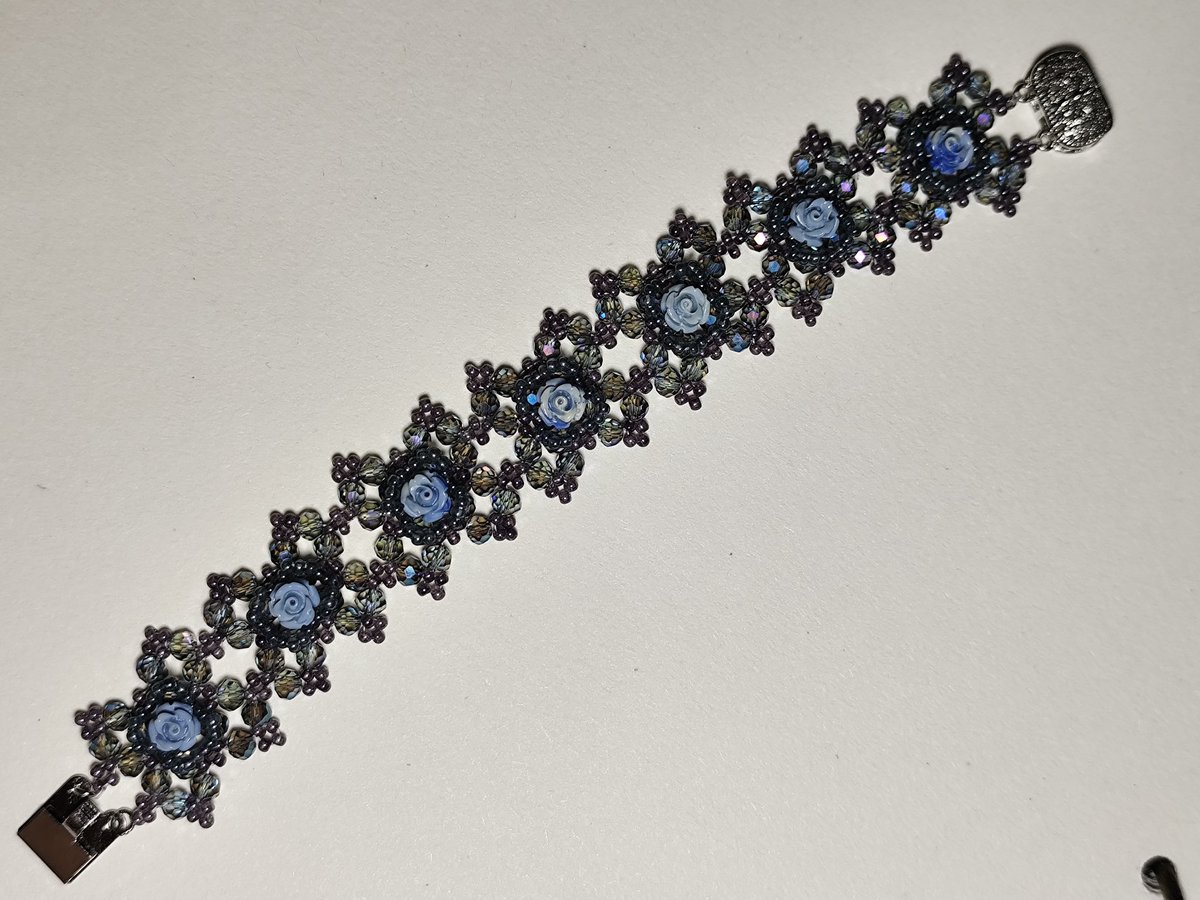 DiyourCrafts's tweet photo. These days we designed a new bracelet "Blue Rose" and can't wait to share 🌹🌹
Does anyone love the feeling of peace and beauty ?
Let me know in the comments if you have any ideas ❤️❤️
#jewelry #bracelet #DIY #giftidea #handmade #crafts https://t.co/scyAj2Qmpm