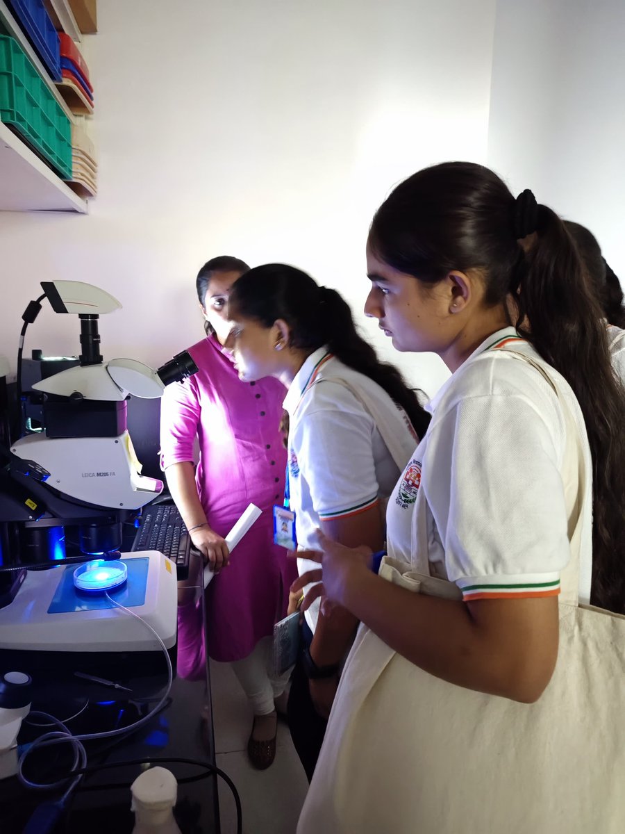 ScienceActivity's tweet image. Day2 of Regional #VigyanJyotiConclave 2024 @IISERPune featured enriching hands-on #chemistry & #STEMprojects by students. Our esteemed guest, Dr. Vineeta @IndiaDST, Deputy Commissioner @nvsropune & Prof. Kundan Sengupta interacted & inspired students.
@EduMinOfIndia
@NVS_HQ