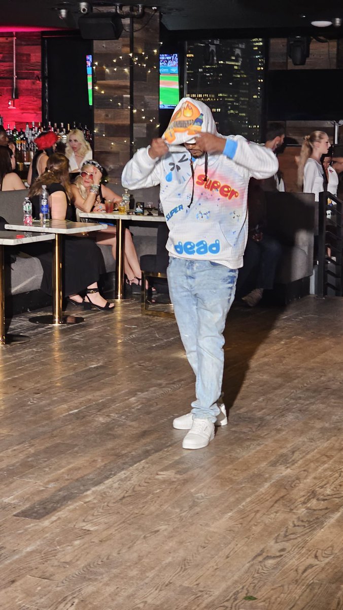 CryptoGodNYC's tweet photo. #NYFW #freeagent @ValidateMag @pixelgodxsquad 
📸 @a_veterans_cry https://t.co/e1qsZGpVoo