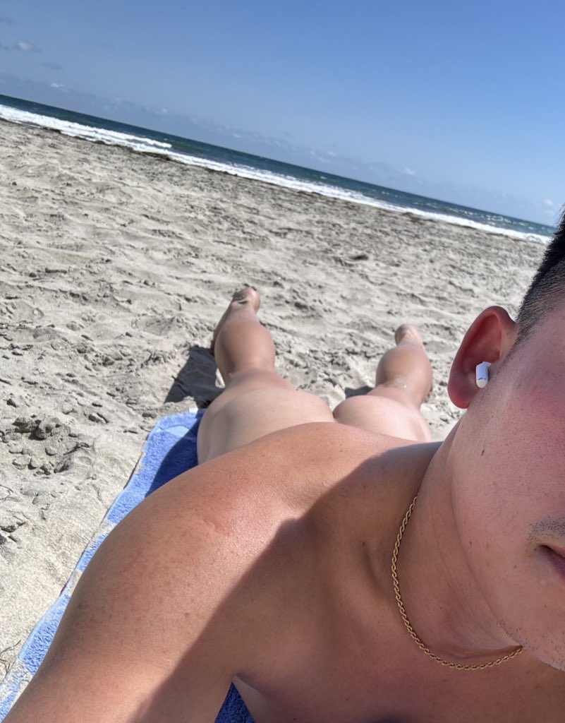 Brybry2192's tweet photo. Suns out buns out 🍑 https://t.co/cQskFaH0aN