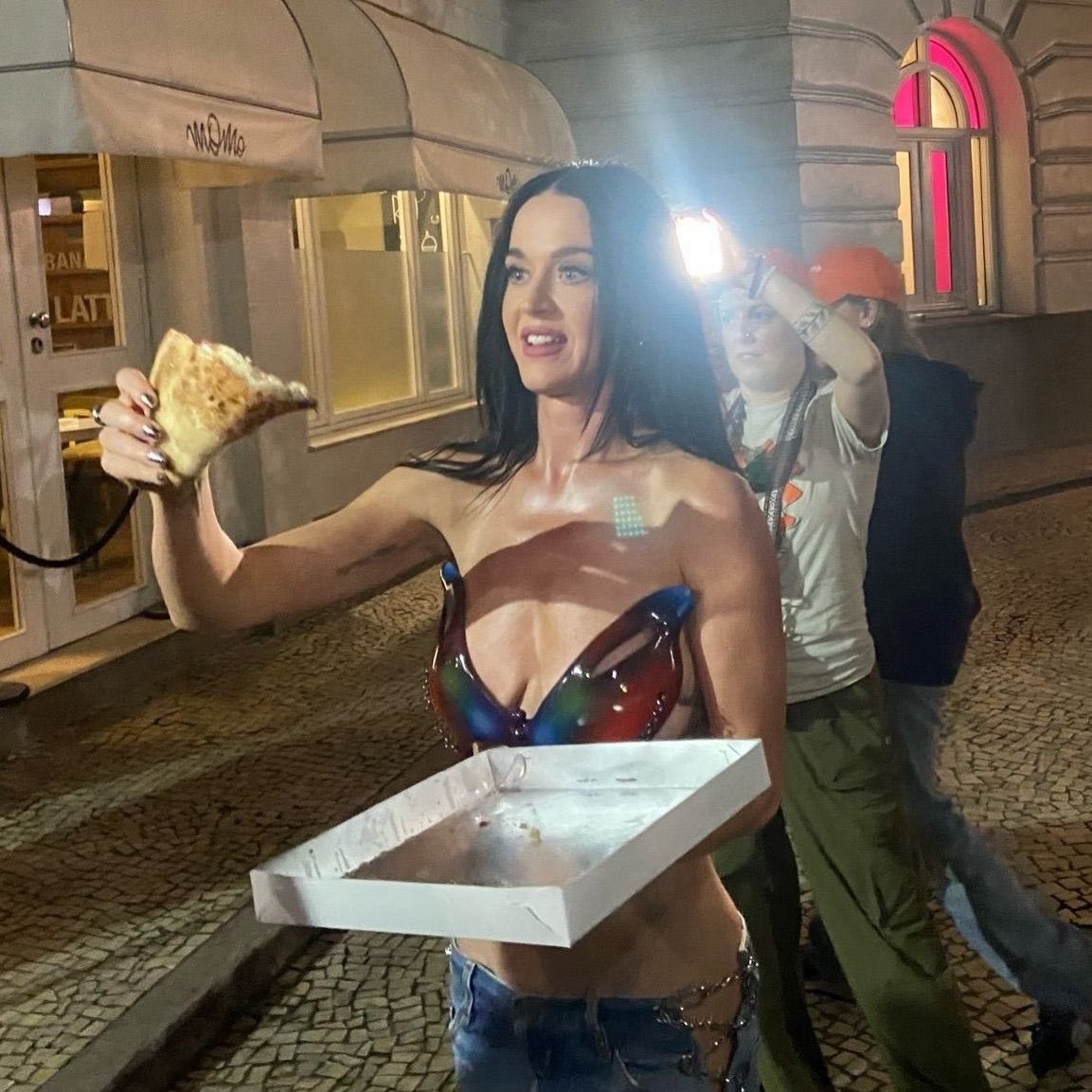 mabferrante's tweet photo. Real oficial: completamente apaixonado por Katy Perry. https://t.co/N5Fl5dh7ME