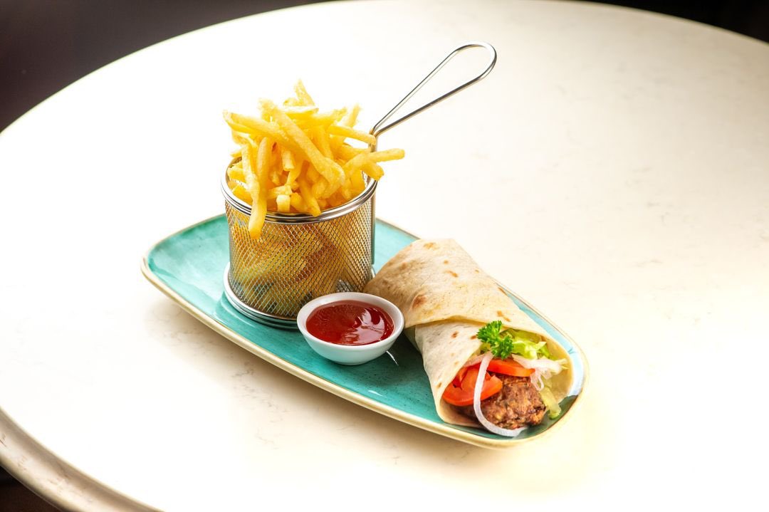 MomoSserie's tweet photo. "Savor every bite of our delicious shawarma wrap! 🌯🔥 #ShawarmaLove #WrapItUp#shawarmauganda https://t.co/RHkgKybVSN