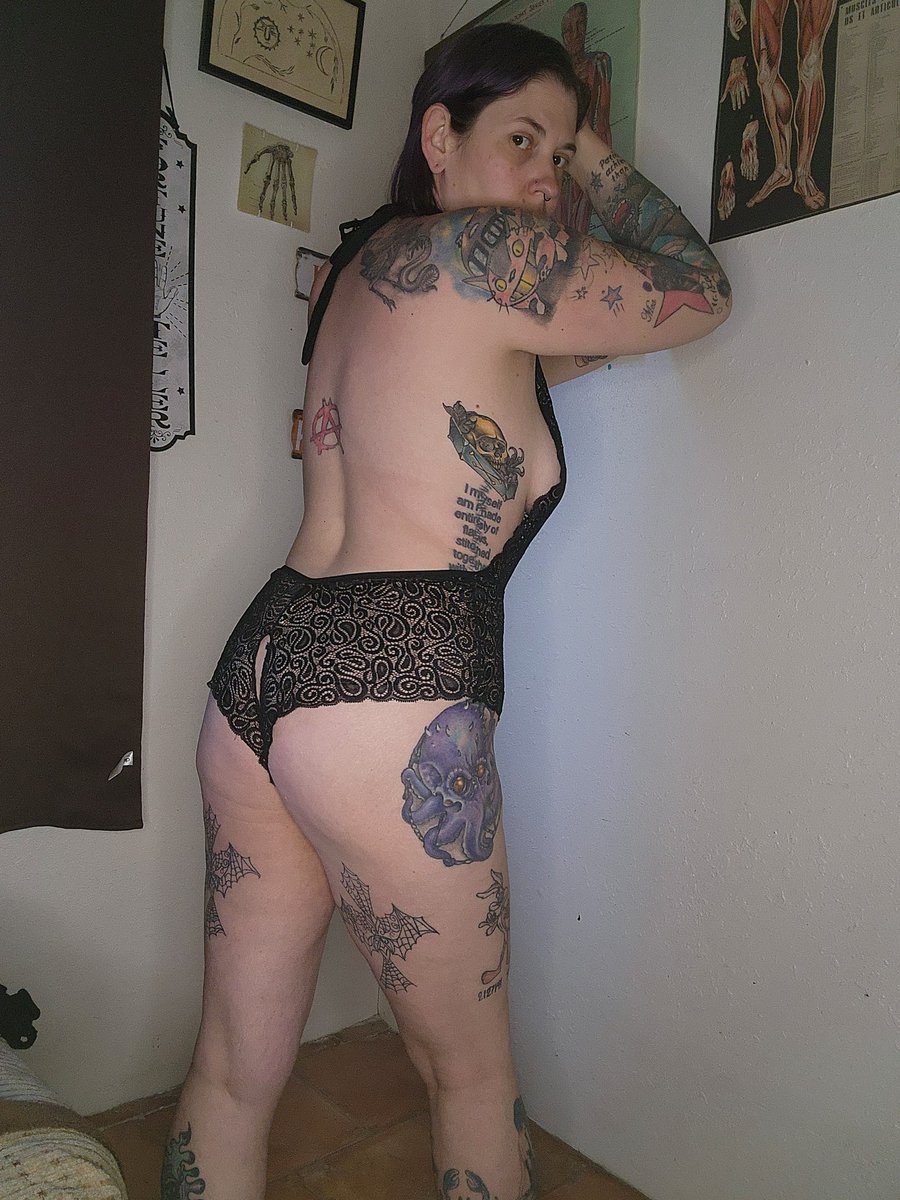 Tat2dW's tweet photo. @Promo_Guy_2001 @HotCAssidyChloe https://t.co/lN6xT05VOP