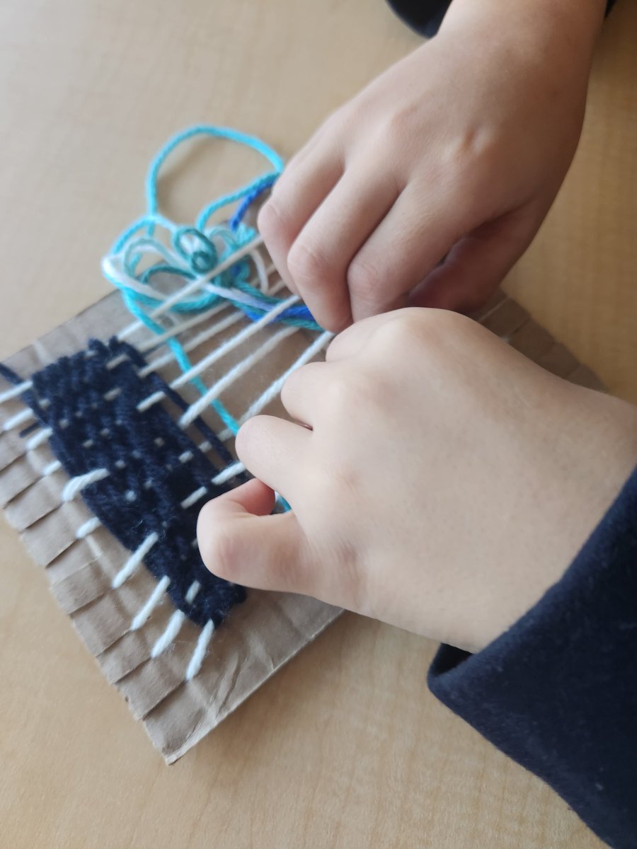 Kdmcarthur11's tweet image. Grade 3's at @jamesardielelem have been learning about the history of weaving. Today, they started their  weaving projects and did an amazing job for their first day. #sd36tl #sd36learn