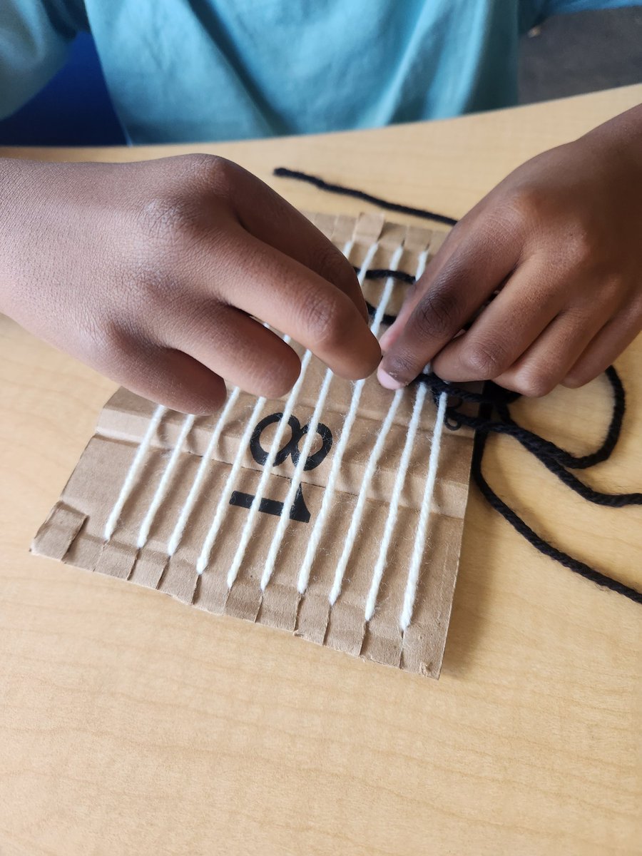 Kdmcarthur11's tweet image. Grade 3's at @jamesardielelem have been learning about the history of weaving. Today, they started their  weaving projects and did an amazing job for their first day. #sd36tl #sd36learn