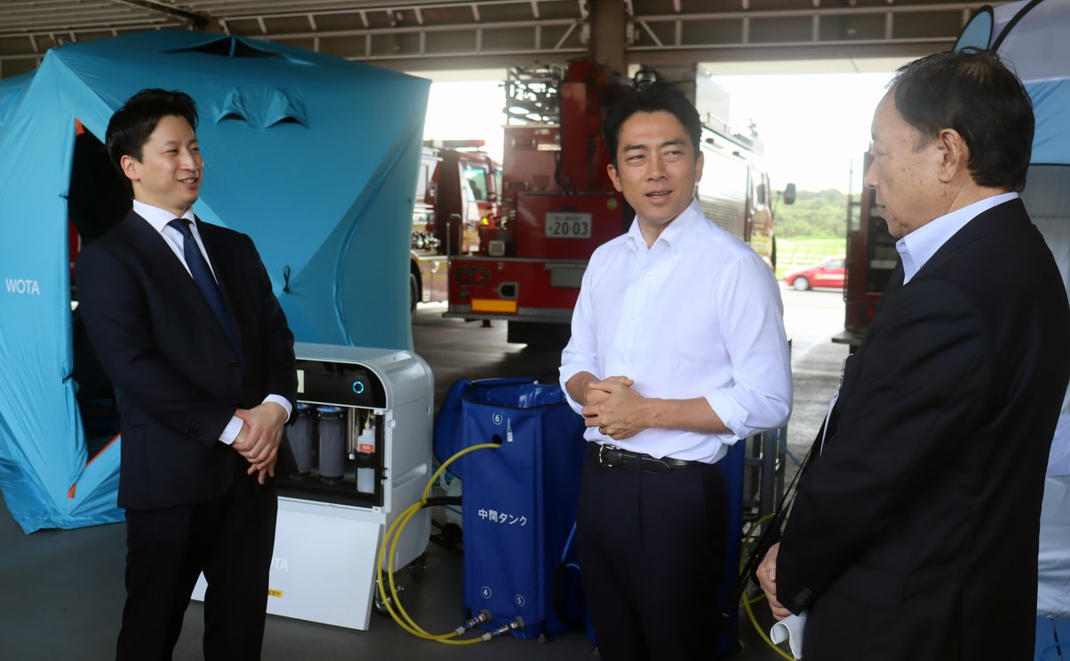 小泉進次郎元環境相が、21日に富津市が配備する自律分散型水循環システムを視察。能登地方に発令された大雨特別警報に触れながら、水インフラの平時・有事の切れ目のない防災政策の重要性を強調。水道がもたらす経済性、環境・気候変動対策、科学技術の観点等から水政策を推進していく考えを示した。