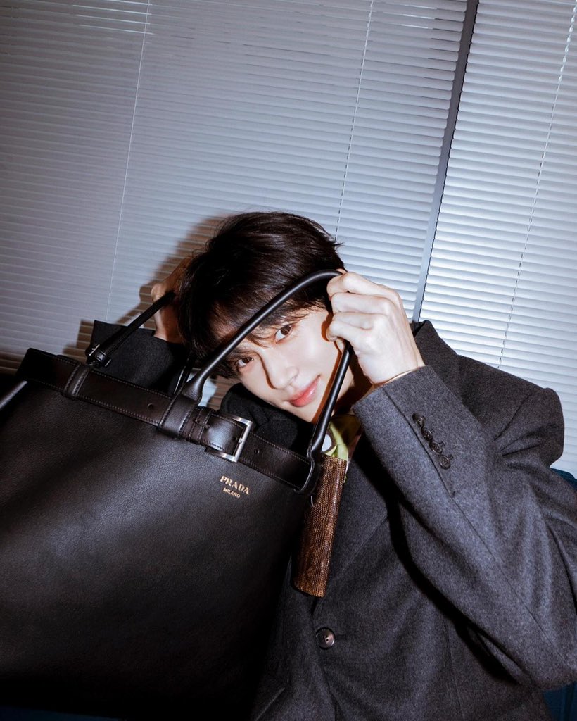 아니 근데 저 진짜 이 가방이 가지고싶어서 그러는데요..😳