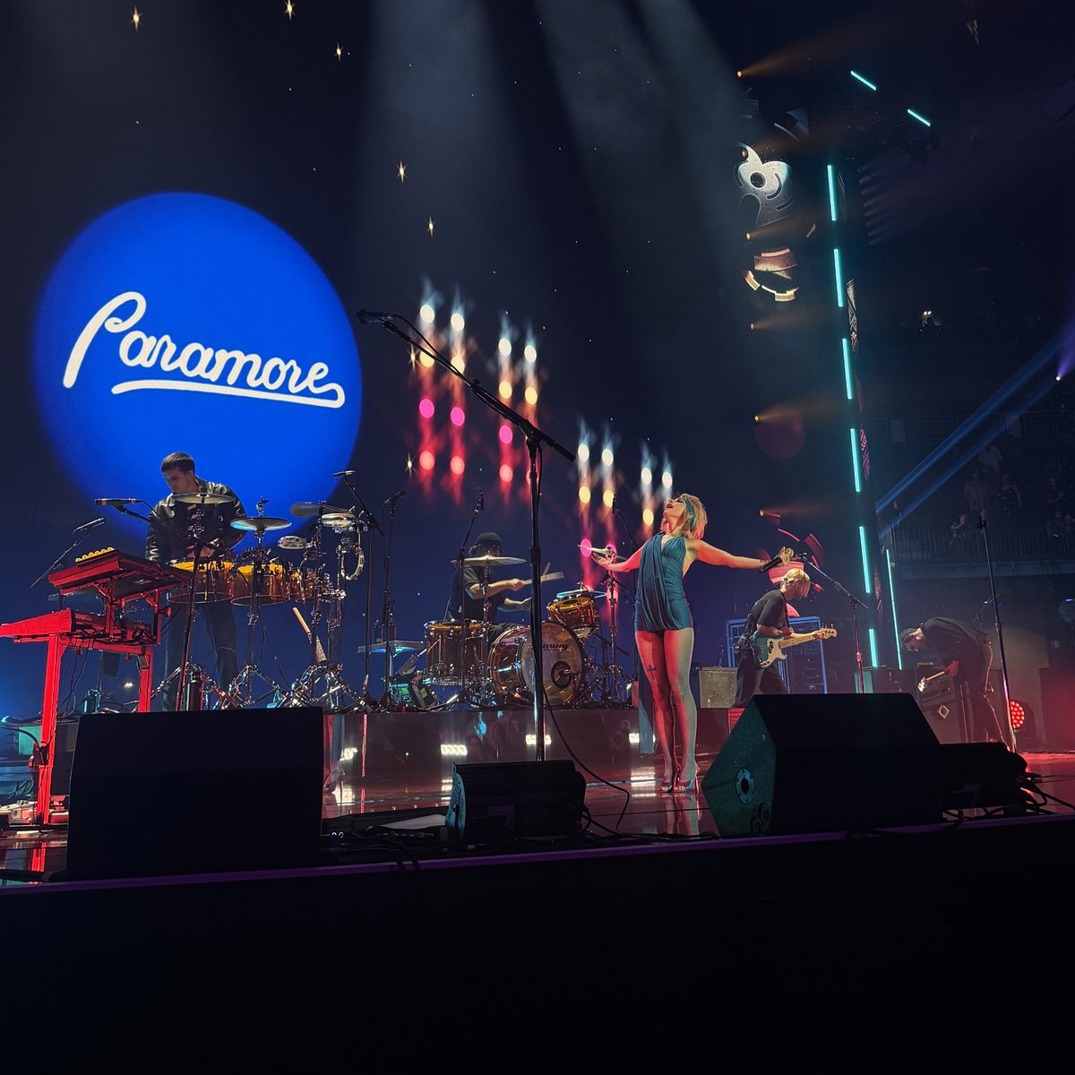 YOUFlRST's tweet photo. ���� @paramore https://t.co/N5fOQT9T79