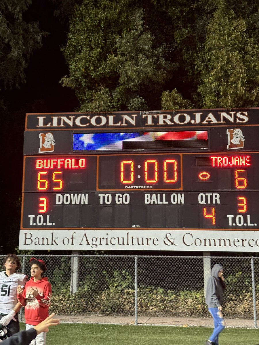 MantecaFootball's tweet photo. Lotta life left in these Buffs!!!!🏈🦬💪🏼 https://t.co/fHbvgjq7Ht
