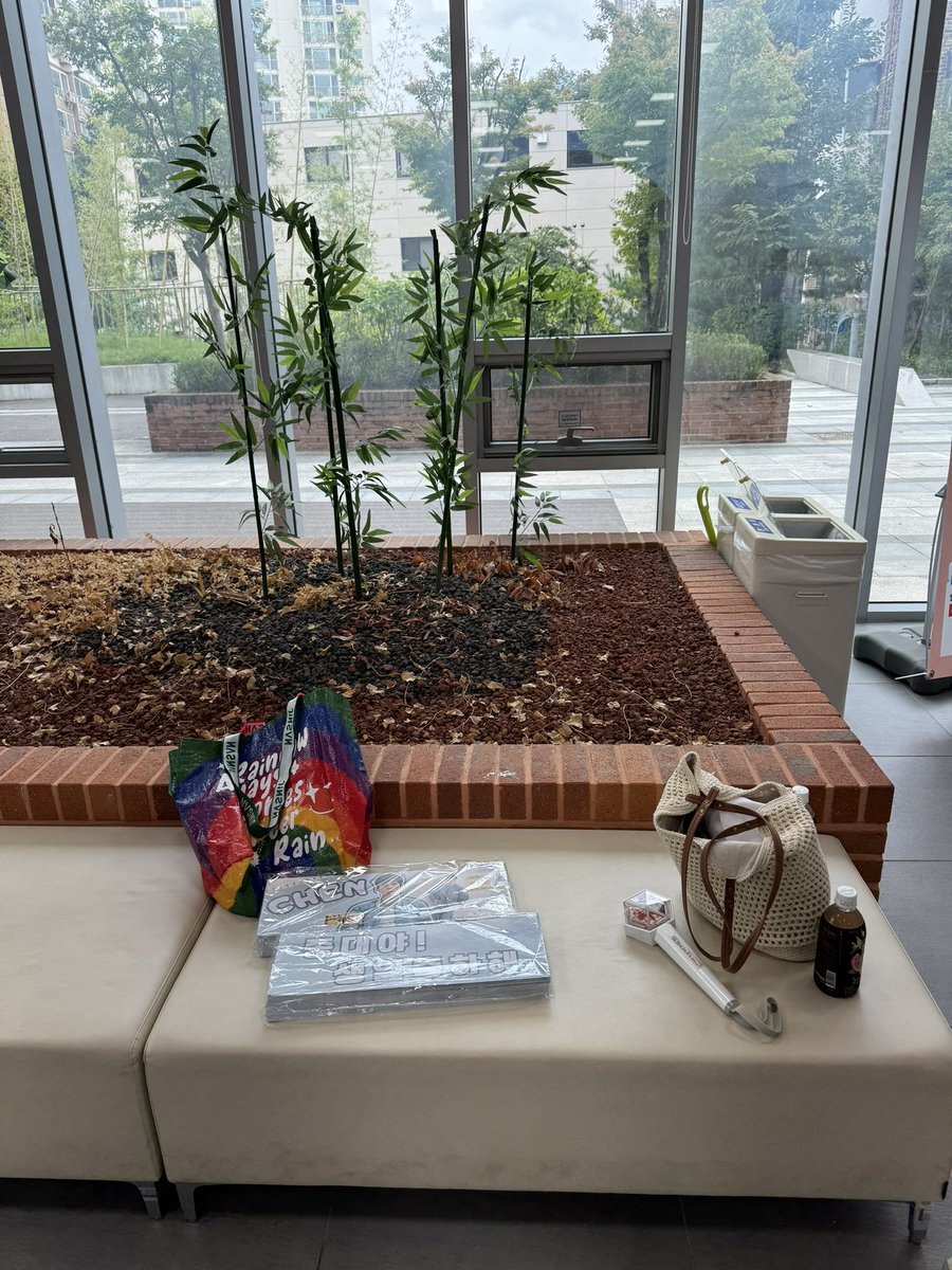 JongdaeBar's tweet image. CHENbar is HERE～！！
welcome✌🏻✌🏻✌🏻