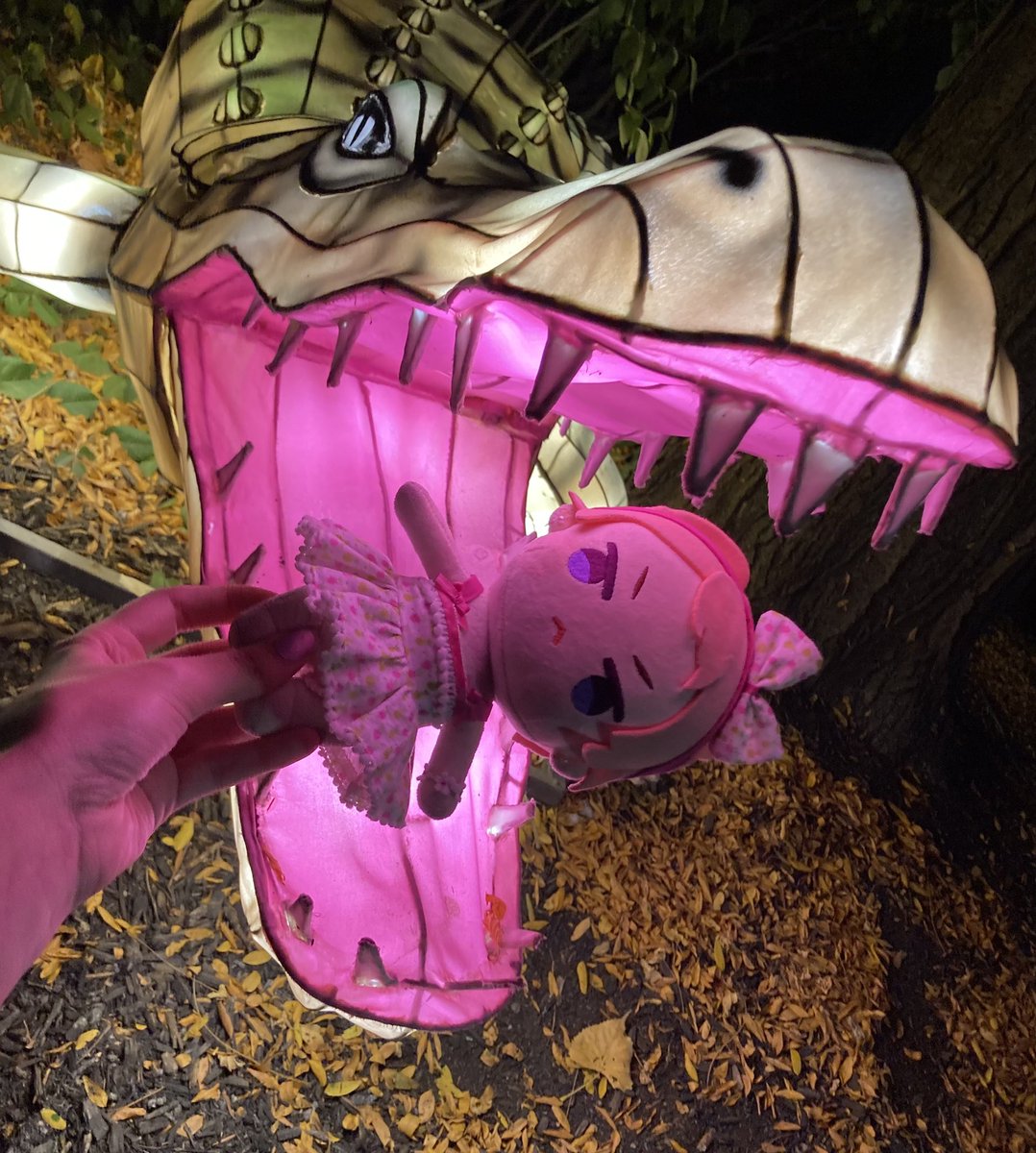 ShuglysWorld's tweet image. Just some left over photos from mine and Kagehira’s trip to the lantern festival. Not very exciting, my apologies.