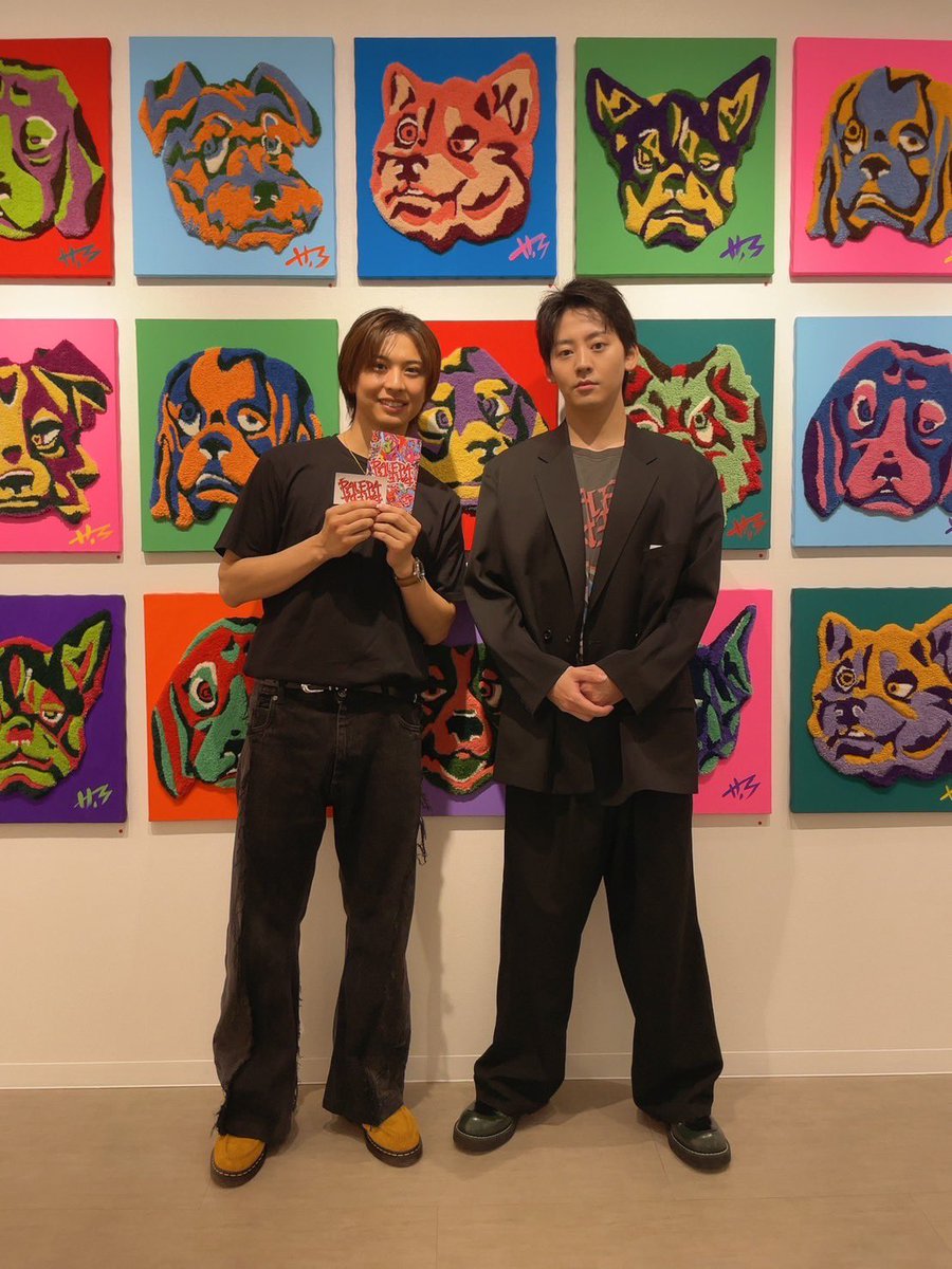 okamiya_kurumu's tweet photo. ひかるくんの個展にお邪魔させていただきました！
天才的すぎて「うわぁ」しか出ませんでした。天才。本当天才。努力。天才であり努力の天才。
グッズ買い占めさせていただきました。
在庫減らしてすみません！
ファンの皆様もずっと幸せそうな笑顔で
素敵な空間でした！
次も個展やってほしいー！！ https://t.co/cr0WtdnT7n
