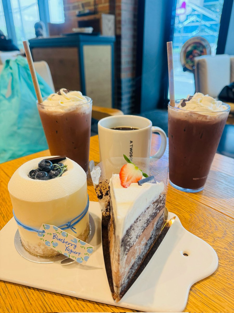 HoneyTo24247700's tweet image. ก่อนไปคอน 🥰🥰 

#ATWOSOMEPLACE