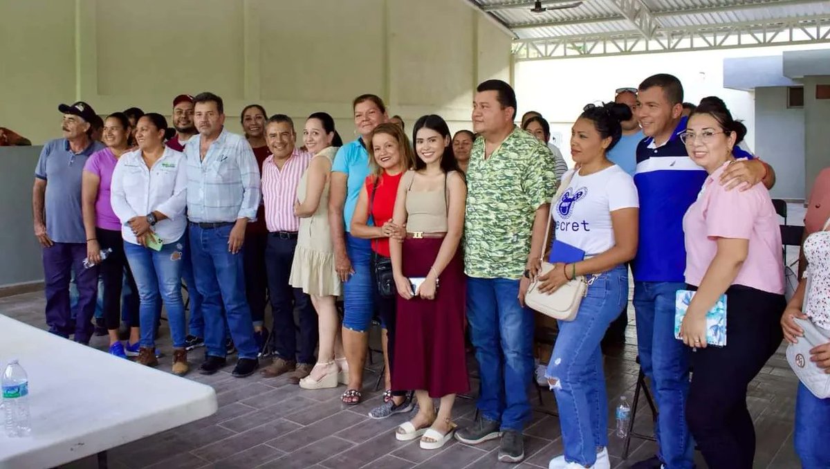 Fidel_CT's tweet photo. Hoy iniciamos, en Múgica, la constitución de Coordinaciones Distritales por la Unidad y Defensa de los Valores de la Cuarta Transformación. En bloque, somos más fuertes. 
#LaHistoriaCuenta
#HumanismoMexicano
@Claudiashein @raulmoronO @lopezobrador_ @PartidoMorenaMx https://t.co/nEpo7YIeIH