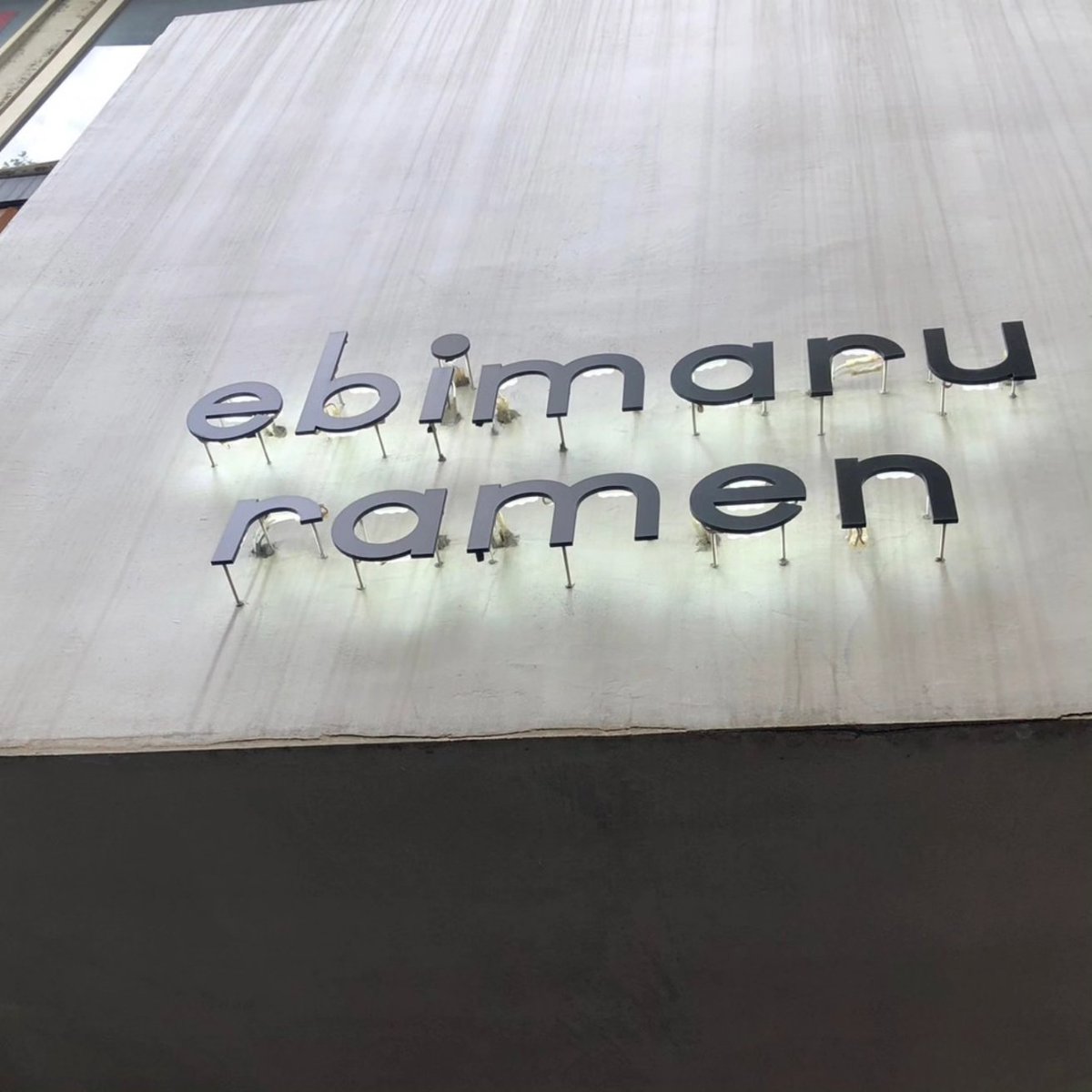 ebisu_0829's tweet photo. 毎年恒例9月の神田明神
行きたかったラーメン店
#ebimaruramen
オマールエビを使ったラーメン濃厚🦐
夜は五反野の
素敵店内でイタリアン🍕
白レバーパテ気絶
しらすピザこだわりがギュして美味し‼️
＃viaA
美味しいって幸せ…
＃五反野えび寿
＃店主の休日
＃神田明神
#えびまるラーメ
＃五反野viaA https://t.co/1le7m4yvtR