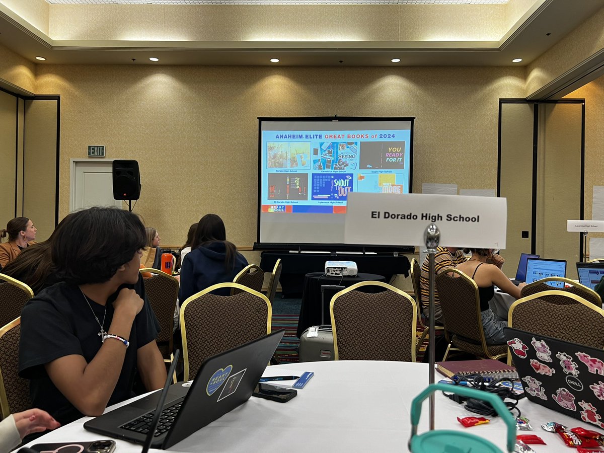 edhyearbook's tweet photo. First day of Elite Weekend yearbook camp with @yearbookforever and these students journalists have already learned and done so much! So proud of The Legend editors for their creativity and teamwork today! #OneEmpire @EDAztecs_HS 📕❤️🖤💛📸 https://t.co/vJJz9KDj9L
