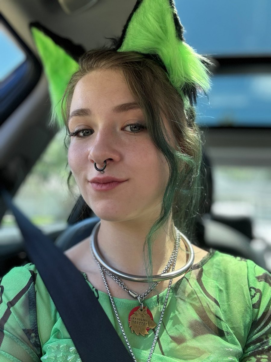 💕This happy puppy got new ears 💚🐕

Check @tof_toys out for amazing and custom made ears &amp; tails 🖤

#petplay #puppyplay #petregression #petplaygear #petgirl #sillypetgirl #petgirlfriend #neko