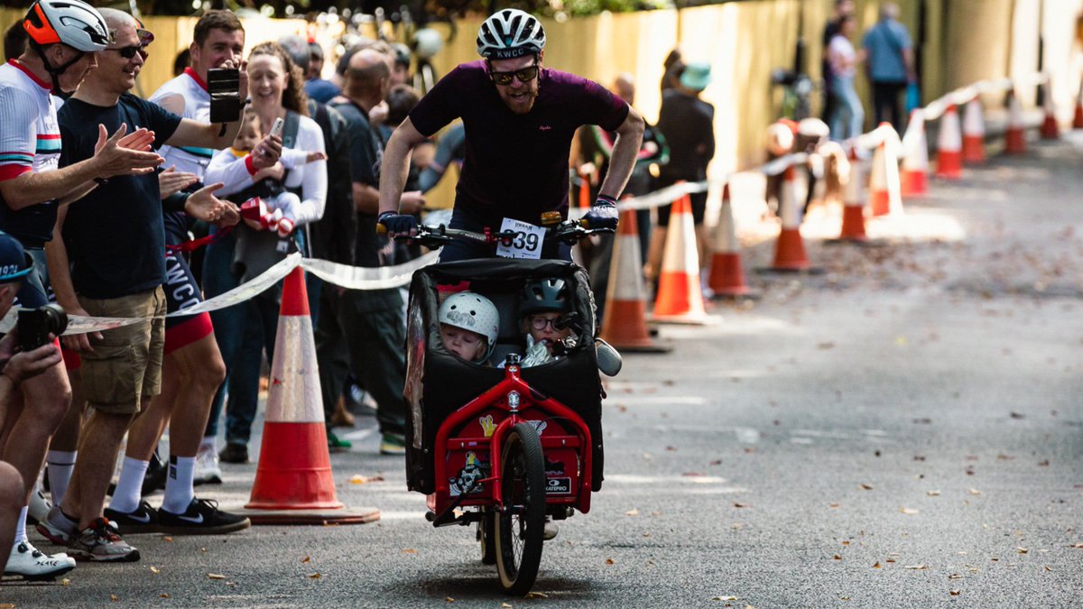 Kingston Wheelers (@kingstonwheeler) on Twitter photo Get along to Leith Hill at 11am to witness <a href="/MrGrunshaw/">Silver Machine Neil</a> take on the Cargo Bike Hill Climb Challenge. Fully loaded with two kids!
justgiving.com/page/neil-grun… Get along to Leith Hill at 11am to witness <a href="/MrGrunshaw/">Silver Machine Neil</a> take on the Cargo Bike Hill Climb Challenge. Fully loaded with two kids!
justgiving.com/page/neil-grun…