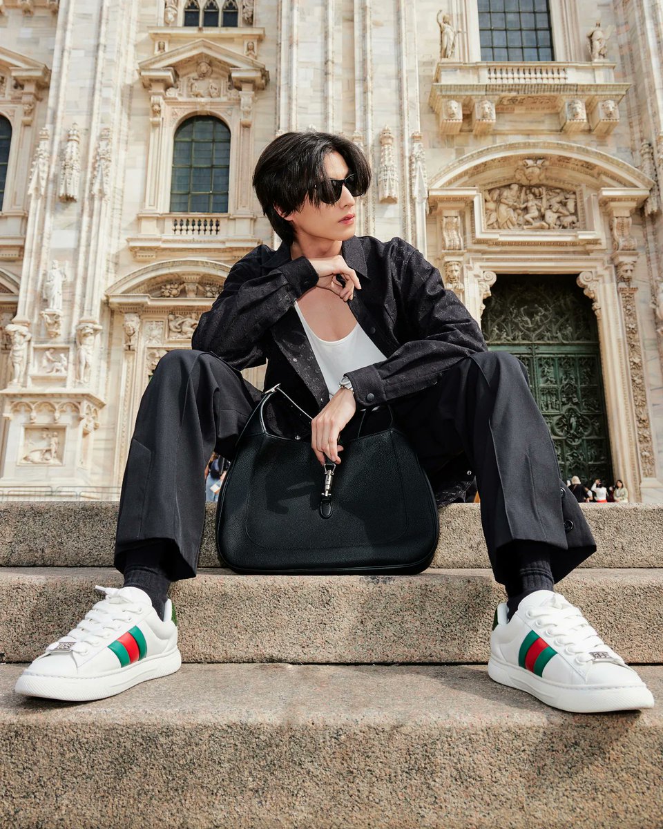 fabmagazineth's tweet photo. #กลัฟคณาวุฒิ #gulfkanawut #gucci brand ambassador ระหว่างร่วมทริปชมแฟชั่นโชว์ #GucciSS25 spring/summer 2025 งาน #MFWSS25 ส่งตรงจากอิตาลี ในวันสบายๆ กับลุคสุดเท่ #gucciistante #GucciSS25xGulf #guccixgulf #ss2025 #gulfxgucci #MFW #MilanFashionWeek #publichit_pr #fabmagazine https://t.co/NsI7c7Ql01