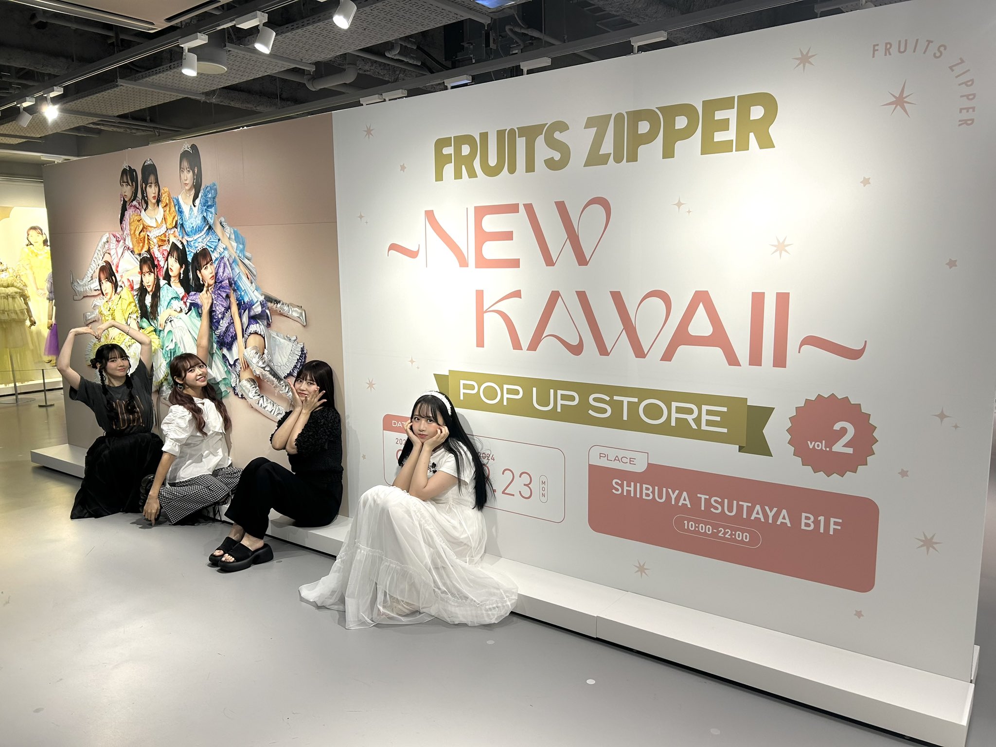 FRUITS ZIPPER NEW KAWAII サイン入りポスター FRUITS ZIPPER NEW KAWAII サイン入りポスター