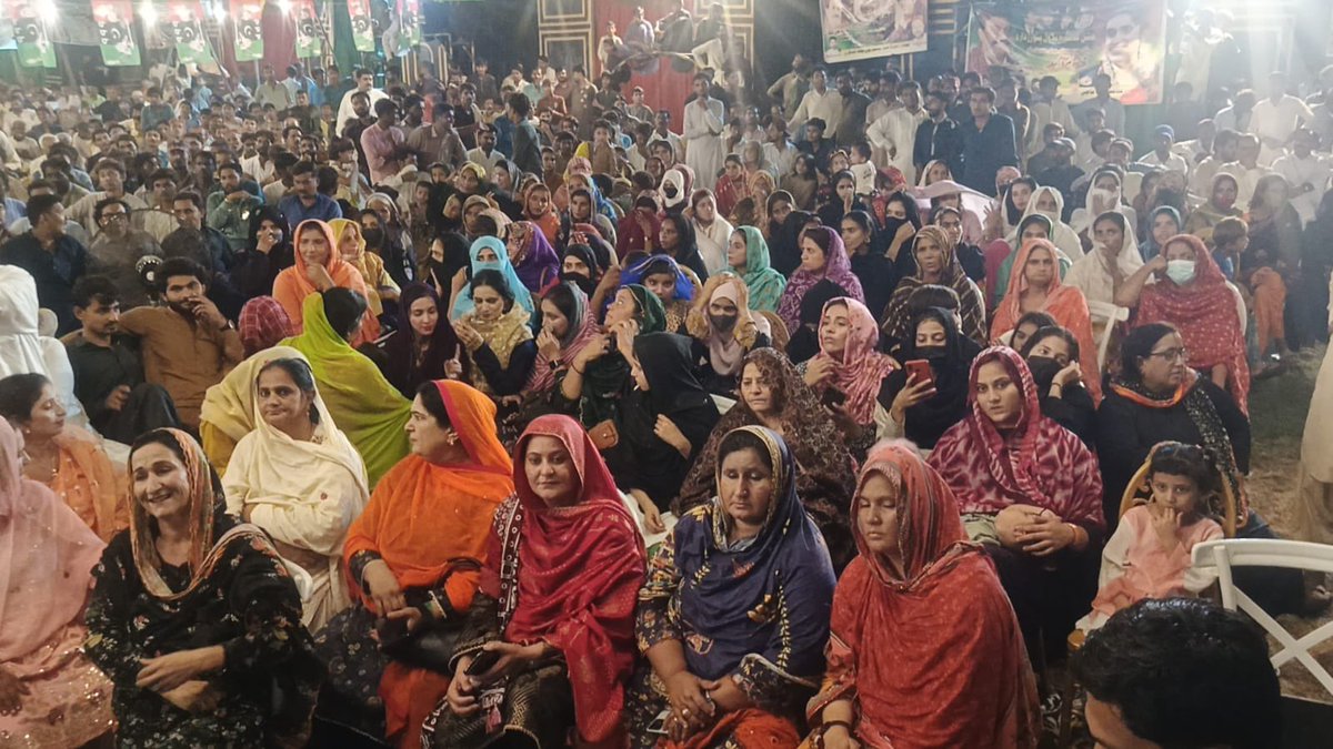 Nawab Ali Wassan (@nawabaliwassan) on Twitter photo چیئرمین بلاول بھٹو زرداری کی سالگرہ کے سلسلے میں منعقد تقریب شاندار جلسہ میں تبدیل ہوگئی۔
پھول باغ خیرپور میں منعقد تقریب میں پیپلزپارٹی کے کارکنان عہدے داران،ذیلی تنظیموں اور خواتین کی بڑی تعداد نے شرکت کی۔
پیپلزپارٹی سندھ کےترجمان عاجز دھامراہ نےخصوصی شرکت کی۔
#HBDChairmanBBZ چیئرمین بلاول بھٹو زرداری کی سالگرہ کے سلسلے میں منعقد تقریب شاندار جلسہ میں تبدیل ہوگئی۔
پھول باغ خیرپور میں منعقد تقریب میں پیپلزپارٹی کے کارکنان عہدے داران،ذیلی تنظیموں اور خواتین کی بڑی تعداد نے شرکت کی۔
پیپلزپارٹی سندھ کےترجمان عاجز دھامراہ نےخصوصی شرکت کی۔
#HBDChairmanBBZ