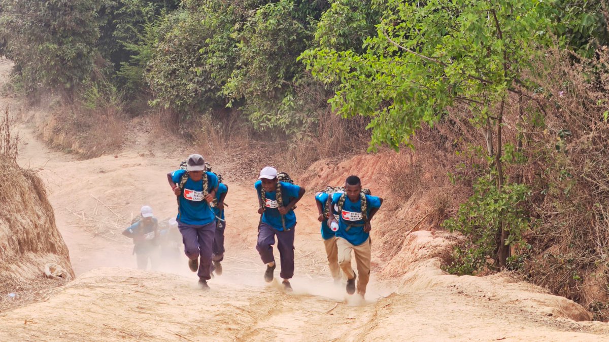 Today, #wildliferangers are running for the #WildlifeRangerChallenge to show their commitment to #biodiversity conservation in #Madagascar. 
Support them at: wildlife.rangerchallenge.org/campaigns/impa…
<a href="/impact_mada/">IMPACT Madagascar</a>
Photos, Mahajeby from this morning 💪💪 by mvrer.org