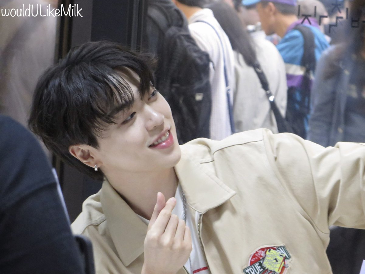 wouldULikeMilk's tweet photo. 240921 사인회 Fansign
서울레코드페어 SeoulRecordFair
#주니 #JUNNY
#서울레코드페어 #서레페 #SRF13 #seoulrecordfair https://t.co/e2FQ33FxDY