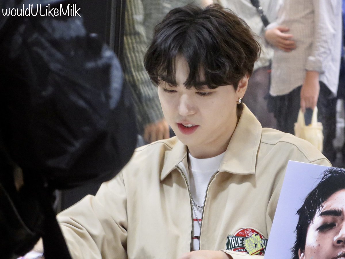wouldULikeMilk's tweet photo. 240921 사인회 Fansign
서울레코드페어 SeoulRecordFair
#주니 #JUNNY
#서울레코드페어 #서레페 #SRF13 #seoulrecordfair https://t.co/e2FQ33FxDY