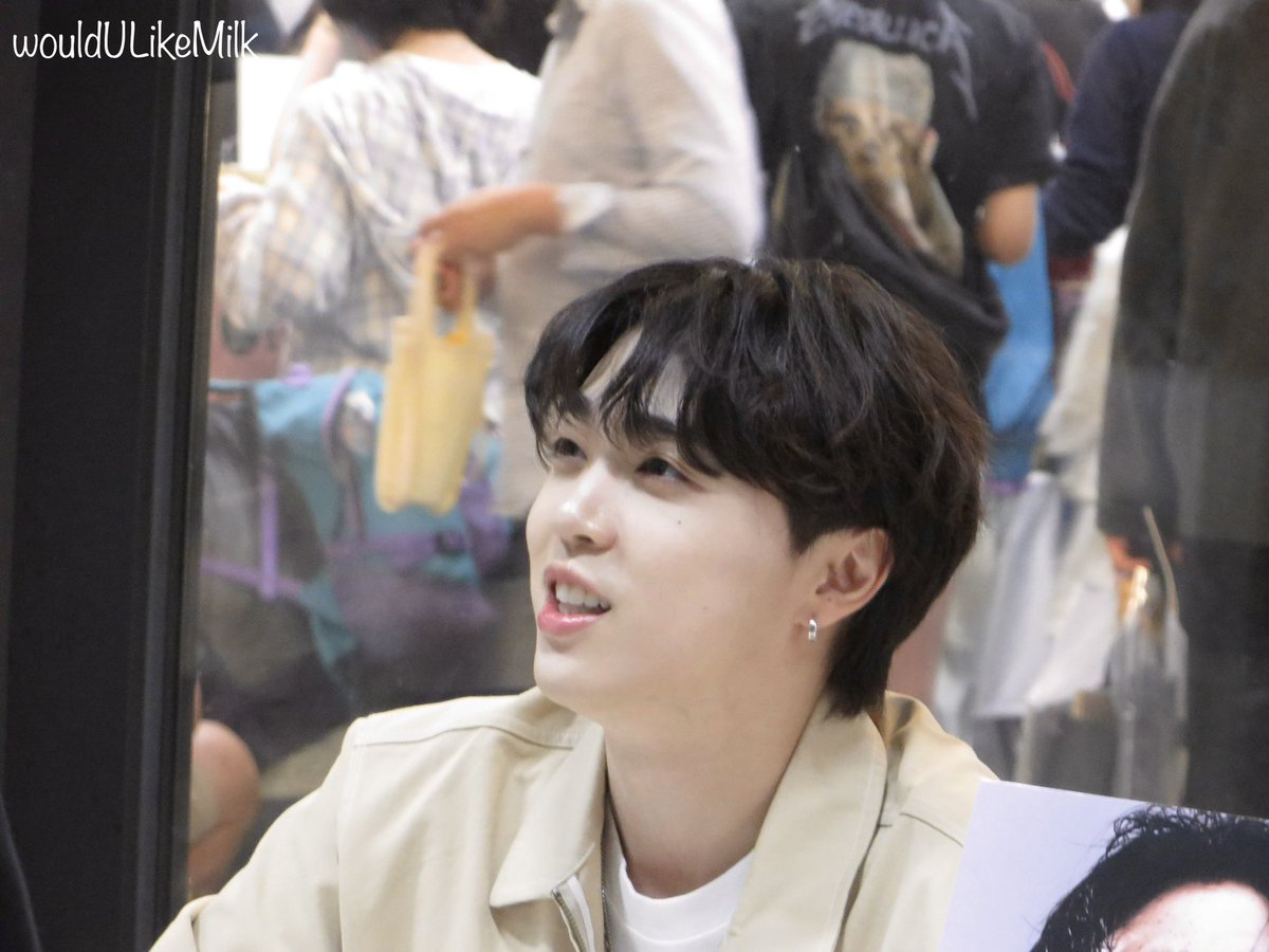 wouldULikeMilk's tweet photo. 240921 사인회 Fansign
서울레코드페어 SeoulRecordFair
#주니 #JUNNY
#서울레코드페어 #서레페 #SRF13 #seoulrecordfair https://t.co/jOivcT6K73
