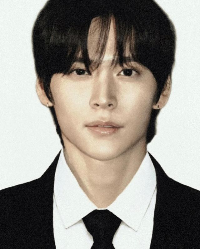 riizeuw's tweet photo. actor song eunseok as a police detective in a kdrama please 👀 https://t.co/Vu7CIyagGp