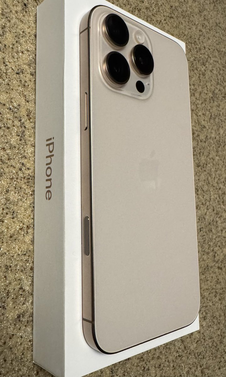 CacsTech's tweet image. Seven years later…and @Apple’s still playing tricks with the names of their colors! I got the #iPhone16ProMax in Desert Titanium…but it’s still basically a Rose Gold color.