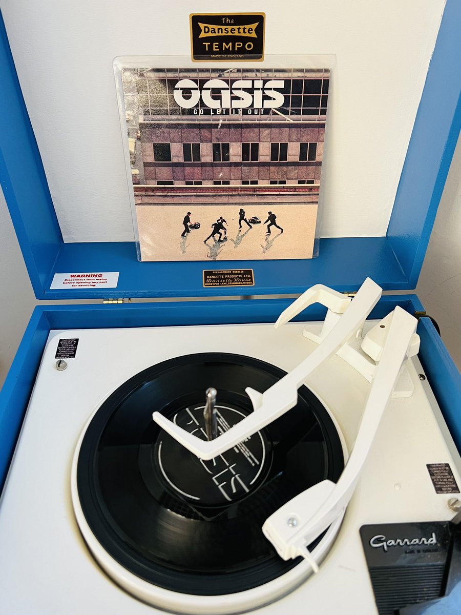 AGC_LONDON's tweet image. #NowPlaying at the Art Gallery #Oasis #GoLetItOut #Dansette #Vinyl 

open.spotify.com/album/1ggiOXW9…

What are you listening to right now?