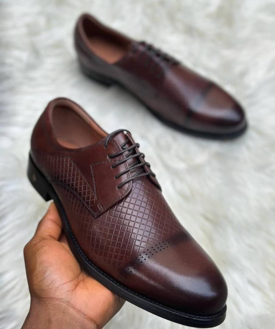 DIAMONDSLook2's tweet image. Bonjour la team. Alors vous êtes invités pour un mariage, laquelle choisirais tu pour bae?
36000Fcfa , livraison et expédition possible.
Rt 🙏🏽