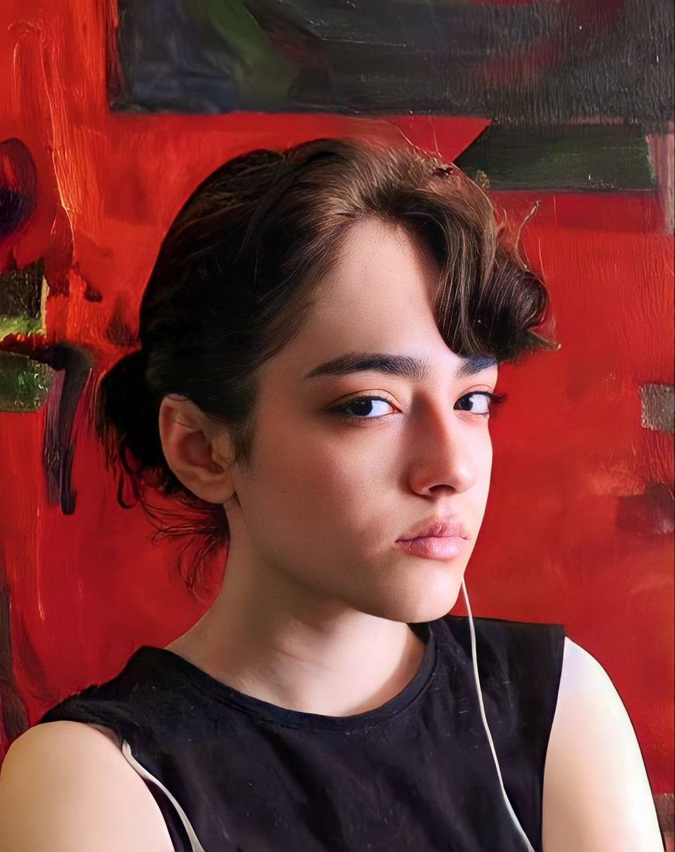 سالروز کشته شدن دختر دلیر و آگاه ایران، «نیکا شاکرمی»، یادآور یکی از بزرگترین جنایت‌های حکومتی در تاریخ ماست.

آنچه از او باقی مانده، «زن، زندگی، آزادی» و شجاعت و مقاومت است؛ در مقابل، آنچه از شما جنایت‌پیشگان به‌جا خواهد ماند، مرگ و حقارت است.