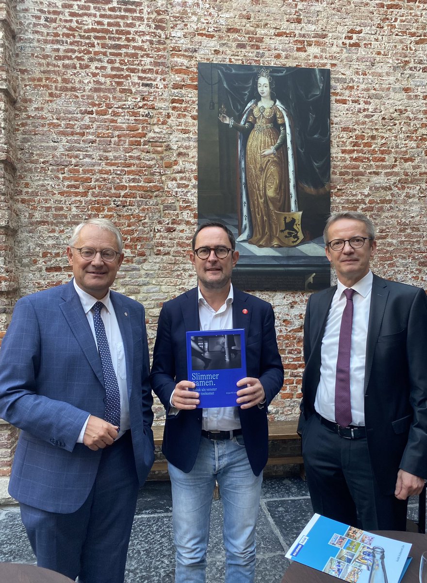 KULeuvenKulak's tweet photo. Een feestjaar zonder feest kan niet! Vicerector @PietDesmet nodigt je uit op zaterdag 26 april 2025 voor (Her)beleef Kulak: een dag vol activiteiten voor iedereen met een hart voor Kulak. 'Op 26 april halen we herinneringen op en vieren we samen de toekomst,' aldus de vicerector. https://t.co/tyVwSEnXMB