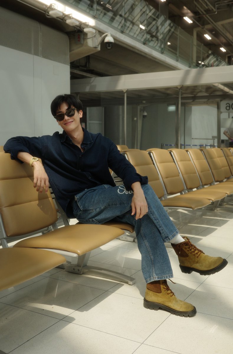 GMMTV's tweet photo. เต ตะวัน พร้อมแล้วที่จะเดินทางไปงาน Audemars Piguet Global Launch Event ที่สิงคโปร์ แล้วเจอกันครับ

#AudemarsPiguet
#Tawan_V
#GMMTV https://t.co/RwmKyZs2bF
