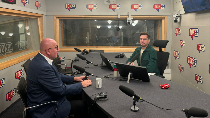 Dziękuję za ogromne zaangażowanie wszystkich służb🤝 Najważniejsze jest w tej chwili utrzymanie sytuacji w okolicy Marszowic. Jestem dobrej myśli, jako przedsiębiorcy solidarnie wspieramy osoby poszkodowane - mówił w <a href="/Radio_TOK_FM/">Radio TOK FM</a> <a href="/dutkiewiczrafal/">Rafał Dutkiewicz</a>, prezes <a href="/PracodawcyRP/">Pracodawcy RP</a>, były