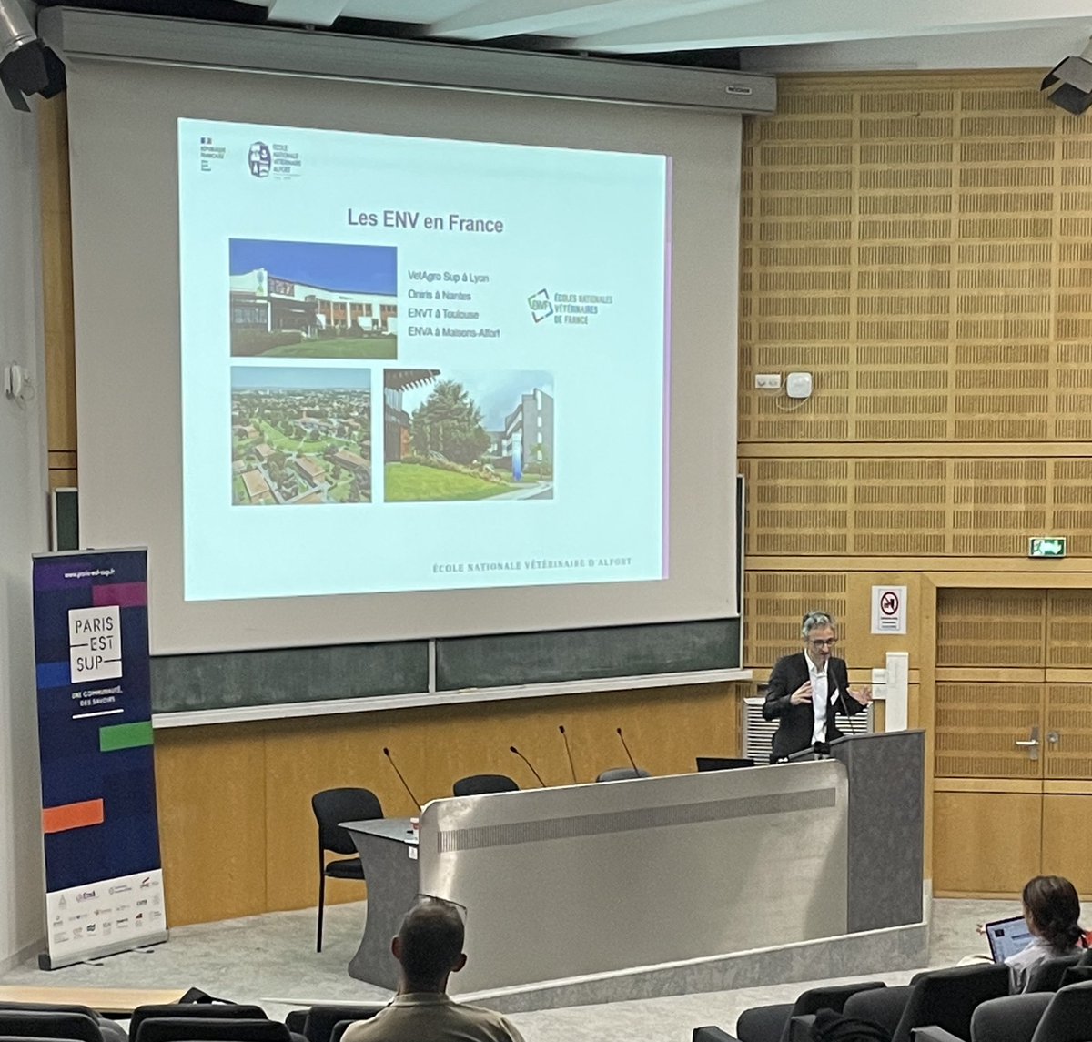 ParisEstSup's tweet photo. La Matinée Scientifique Paris-Est, l’événement dédié à la recherche des établissements de Paris-Est, se tient aujourd’hui à la Cité Descartes . Au programme : présentation de la politique de recherche de l’@Env_Alfort et des projets soutenus par l’AAP Amorçage en 2023. https://t.co/dMesTkkLll